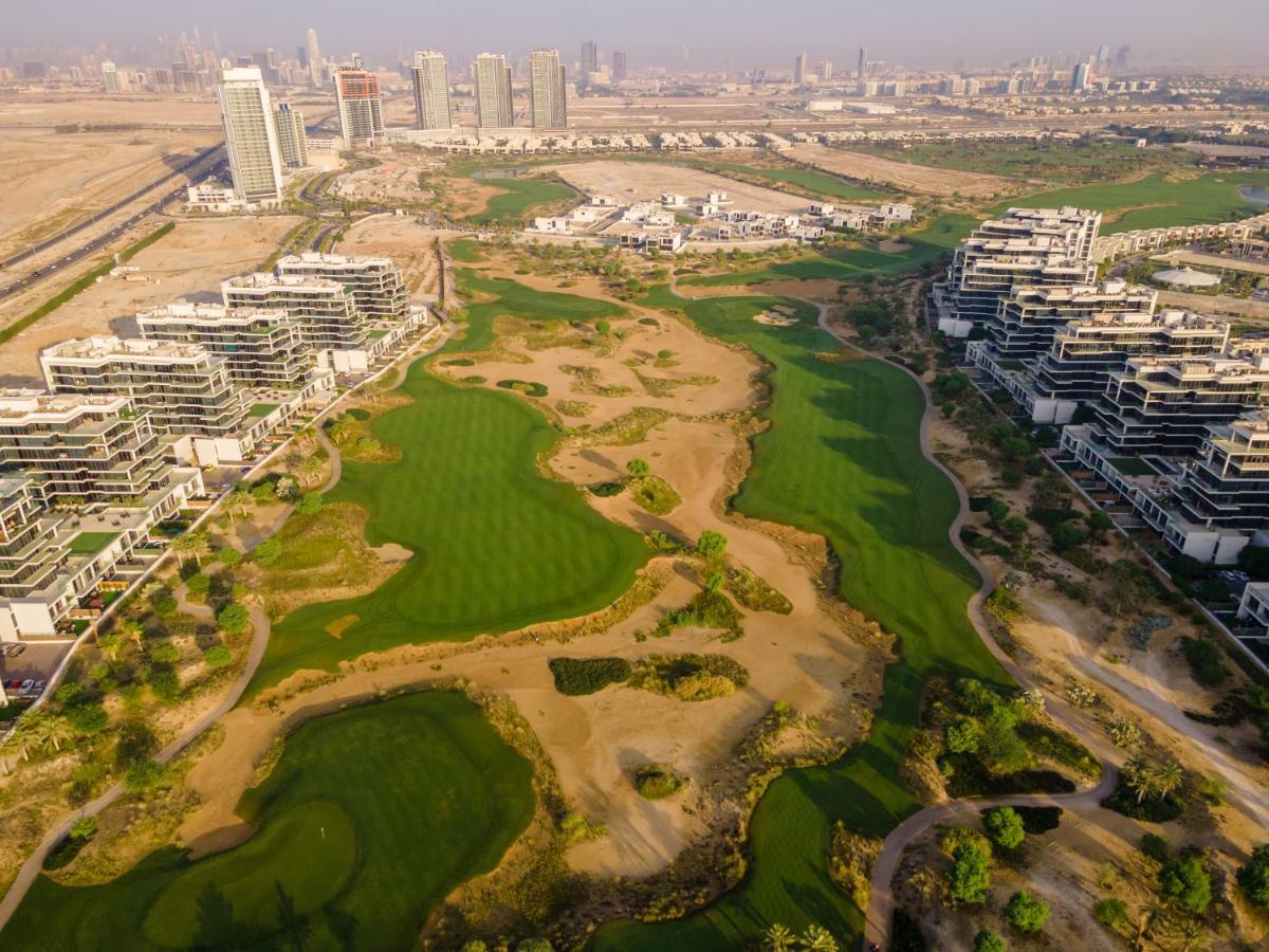 Radisson Dubai Damac Hills Hotel Exterior foto