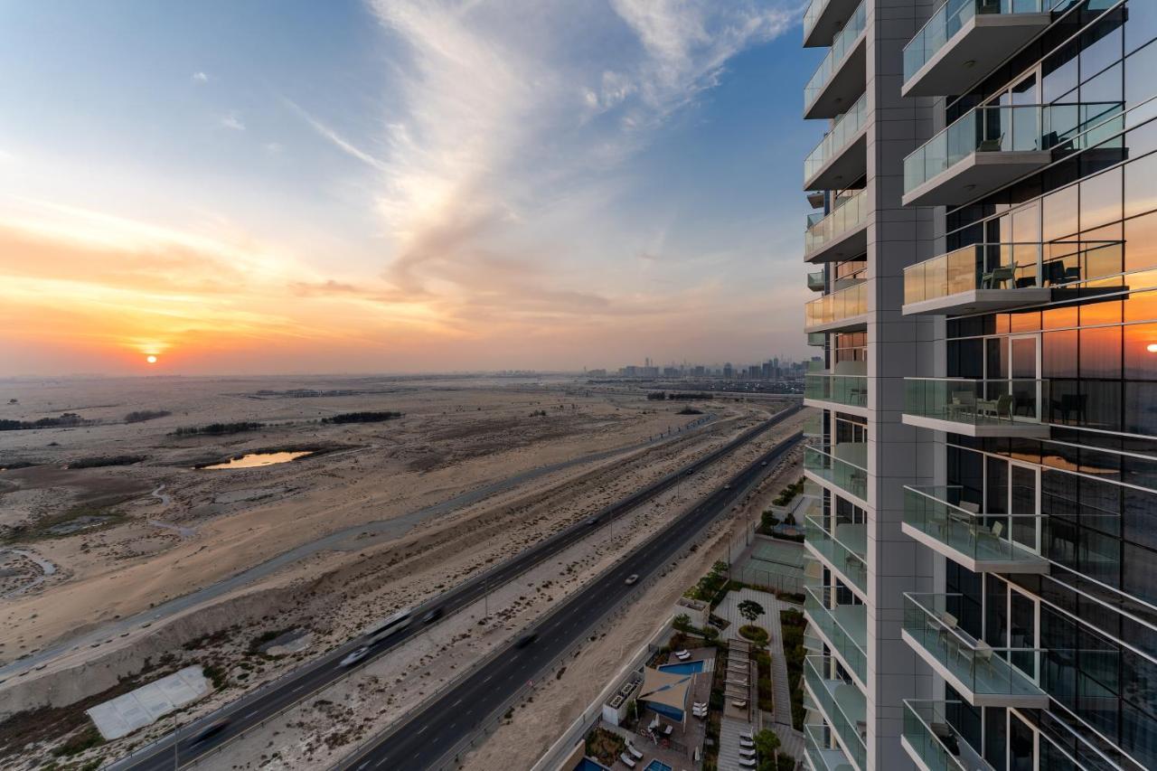 Radisson Dubai Damac Hills Hotel Exterior foto
