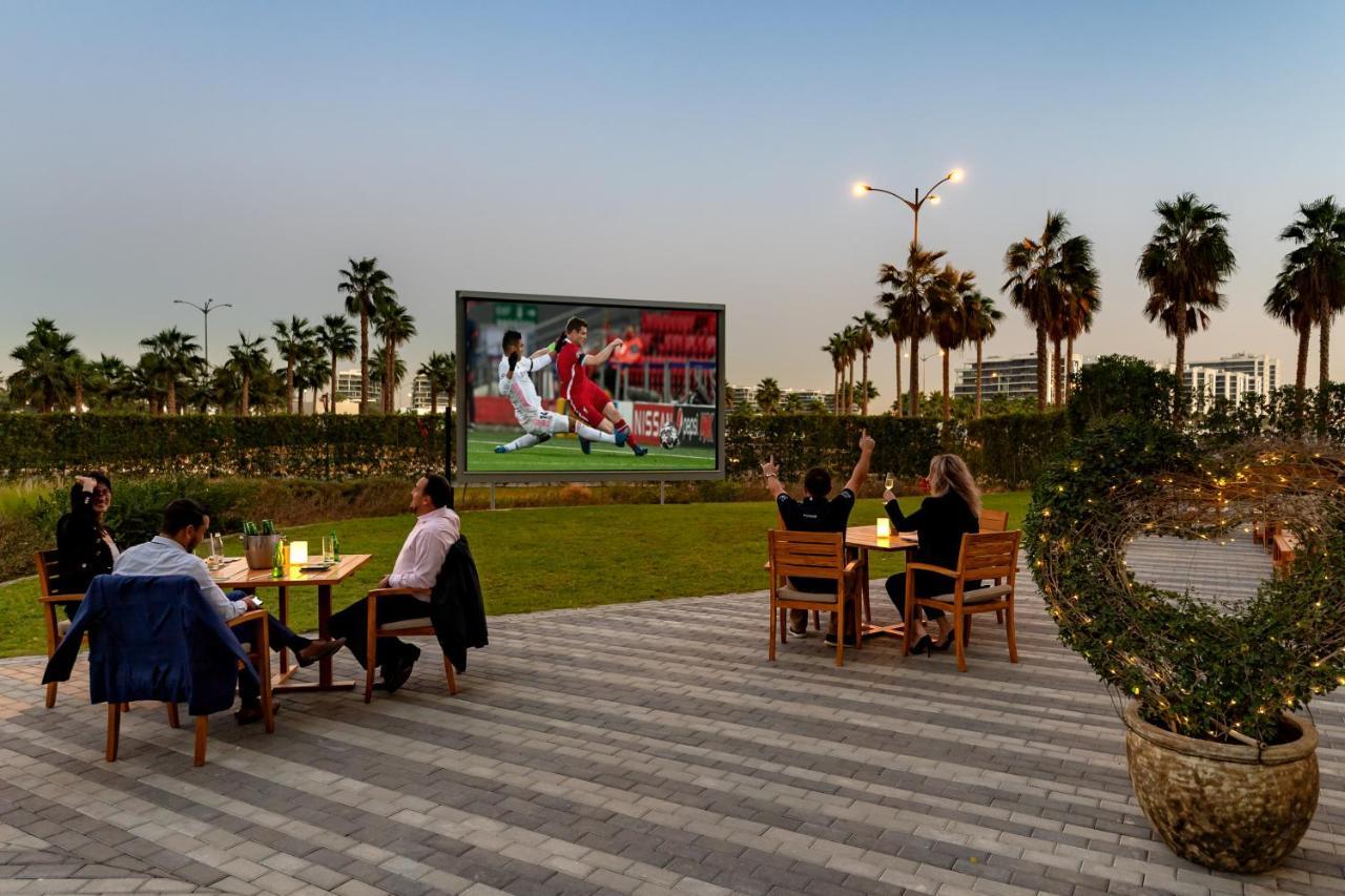 Radisson Dubai Damac Hills Hotel Exterior foto