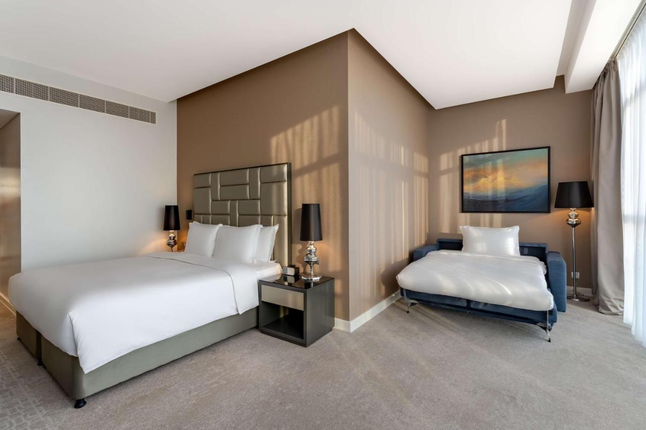 Radisson Dubai Damac Hills Hotel Exterior foto