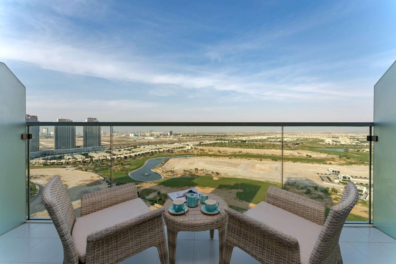 Radisson Dubai Damac Hills Hotel Exterior foto
