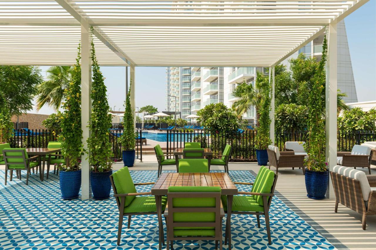Radisson Dubai Damac Hills Hotel Exterior foto
