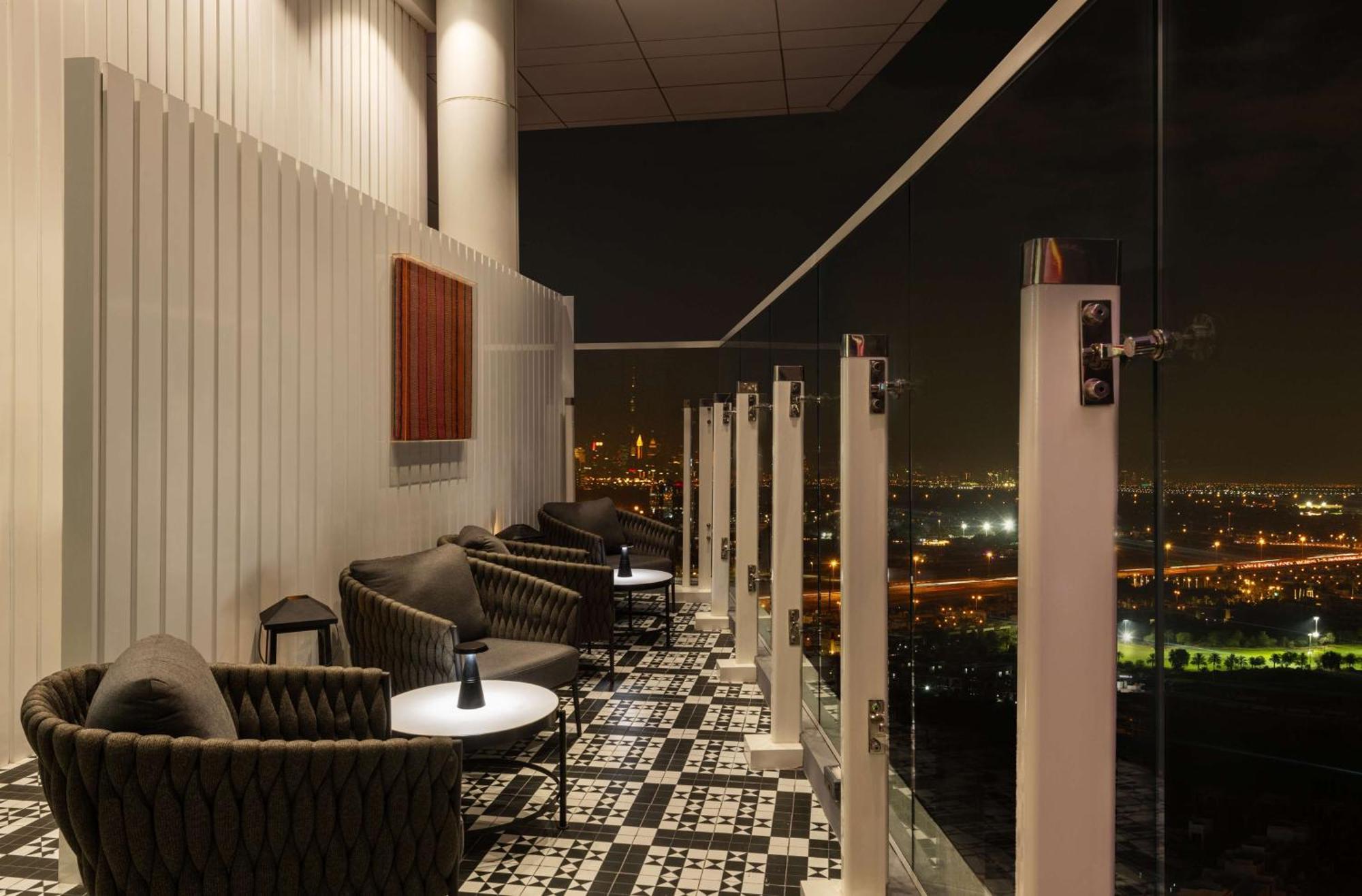 Radisson Dubai Damac Hills Hotel Exterior foto