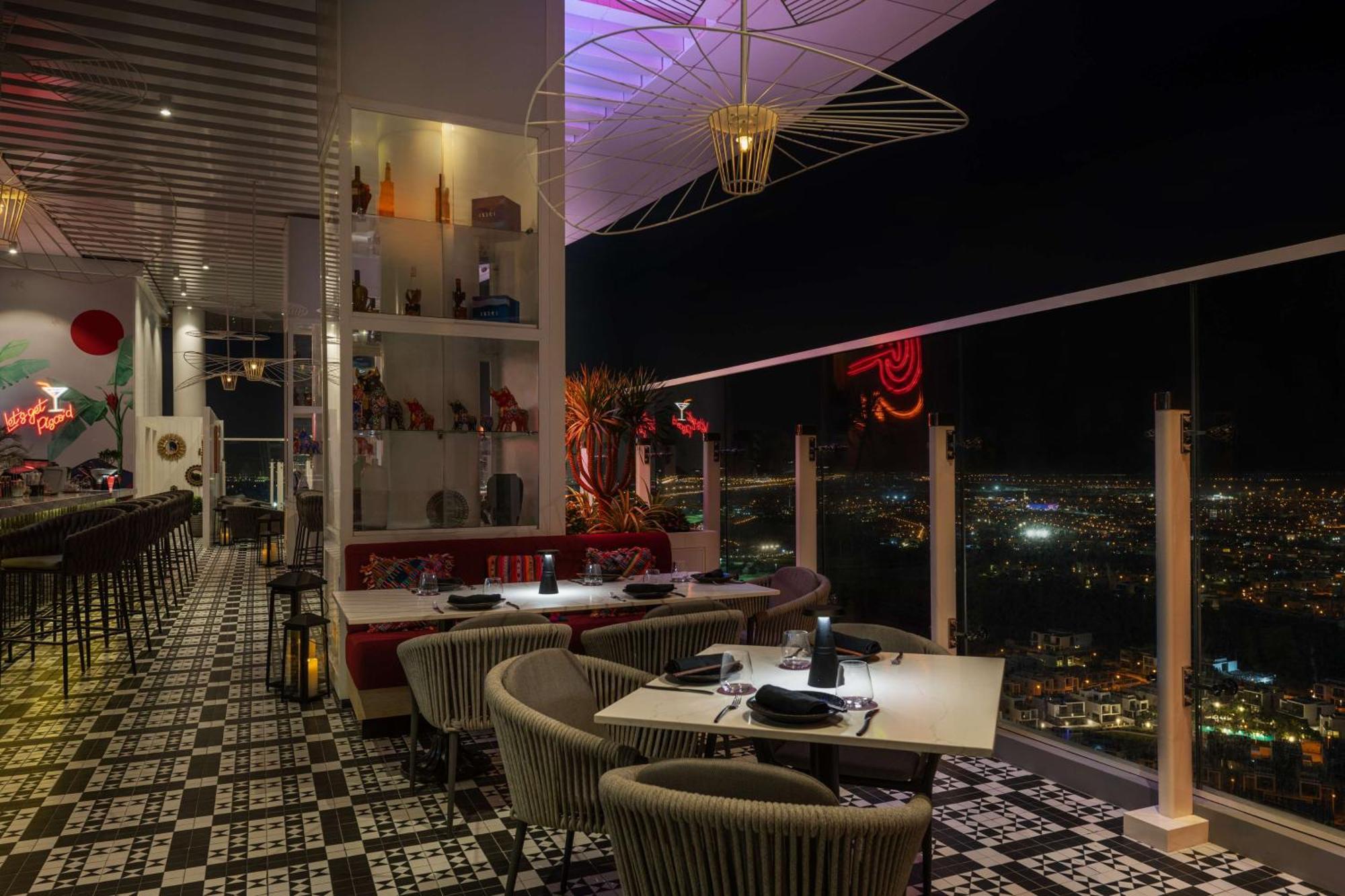 Radisson Dubai Damac Hills Hotel Exterior foto