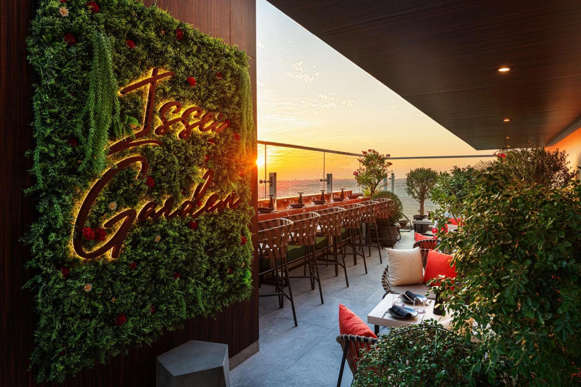 Radisson Dubai Damac Hills Hotel Exterior foto